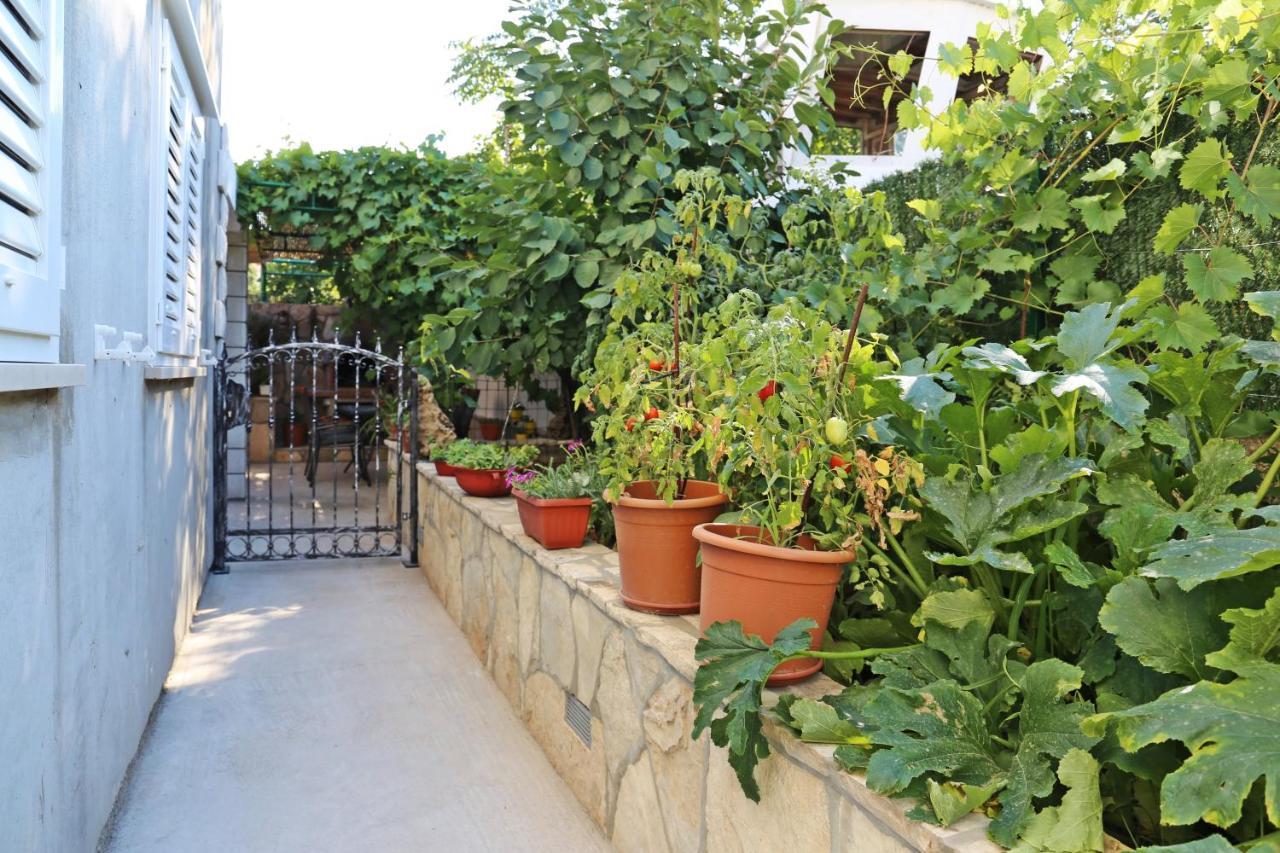 Apartment R&M Lumbarda Exterior photo